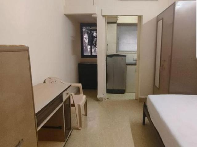 Rental | 1 BHK + 500 Sq.Ft. Apartment in Santacruz West