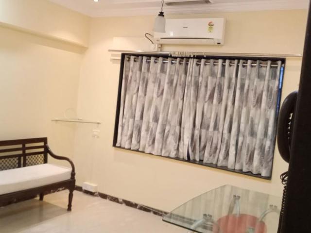 Rental | 1 BHK + 550 Sq.Ft. Apartment in Altamount Road