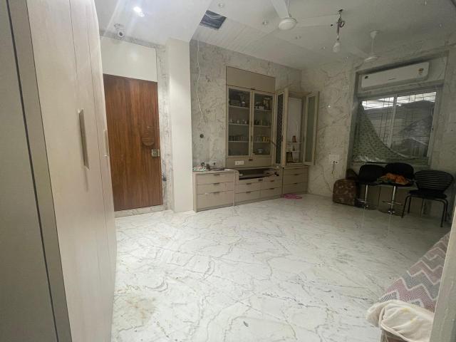 Rental | 1 BHK 550 Sq.Ft. Apartment in Kemps Corner