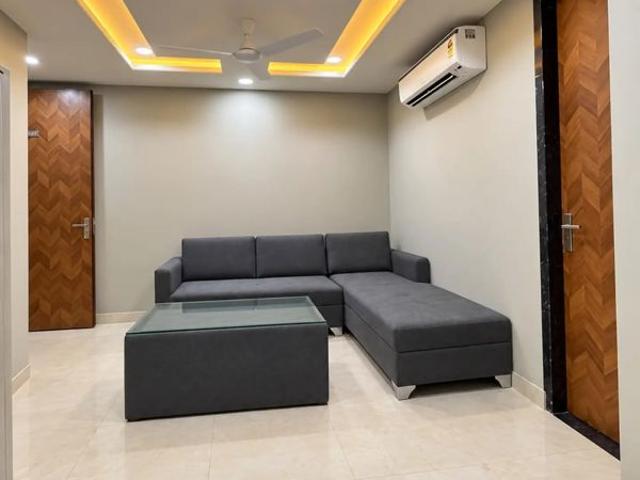 Rental | 1 BHK + 550 Sq.Ft. Apartment in Lokhandwala Complex