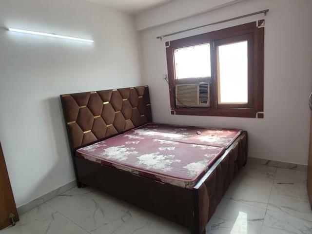 Rental | 1 BHK 600 Sq.Ft. Apartment in Sainik Farm
