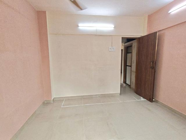 Rental | 1 BHK 650 Sq.Ft. Apartment in Golders Green CHS