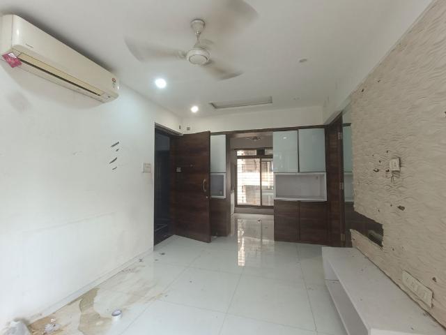 Rental | 1 BHK + 700 Sq.Ft. Apartment in Baba Solitaire