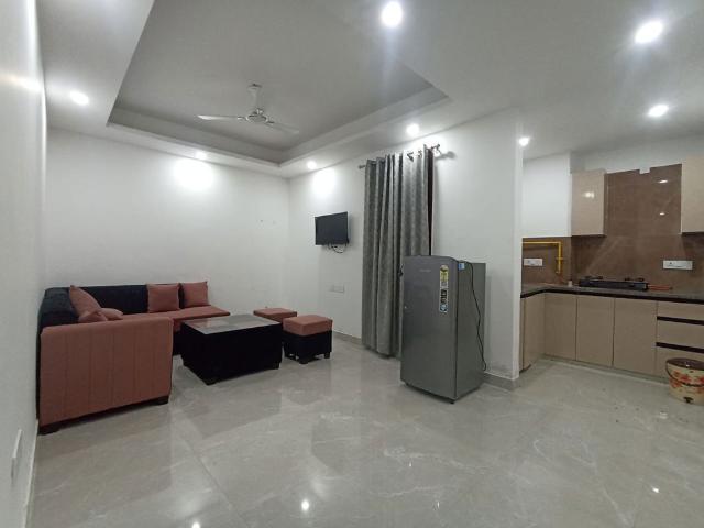 Rental | 1 BHK 700 Sq.Ft. Apartment in Saket