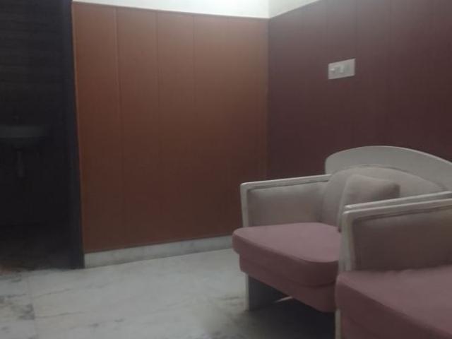 Rental | 1 BHK + 700 Sq.Ft. Villa in Arun Vihar Sector 37