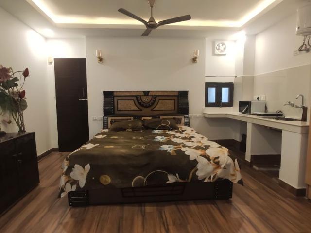 Rental | 1 BHK + 725 Sq.Ft. Apartment in Safdarjung Enclave