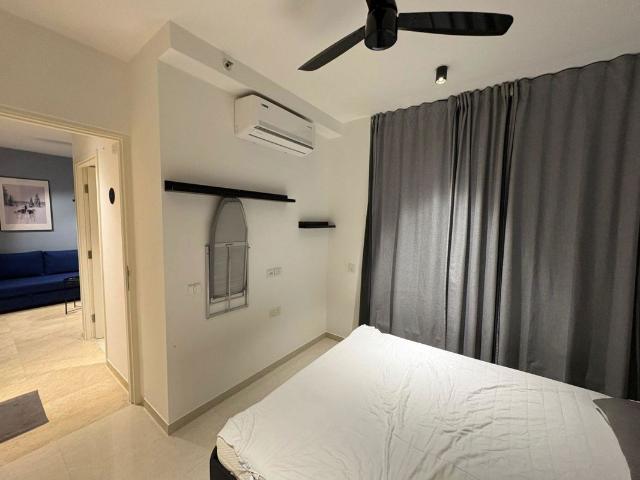Rental | 1 BHK + 800 Sq.Ft. Apartment in Hiranandani Estate