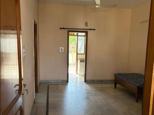 Rental | 1 BHK 800 Sq.Ft. Villa in Sector 44