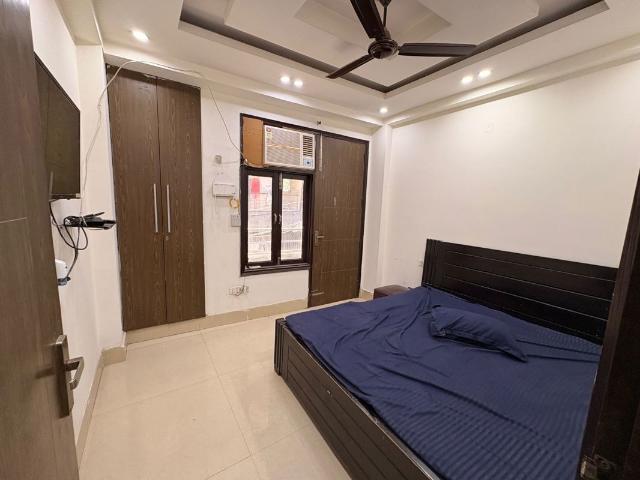 Rental | 1 BHK + Servant Room,Extra Room 450 Sq.Ft. Apartment in Chattarpur