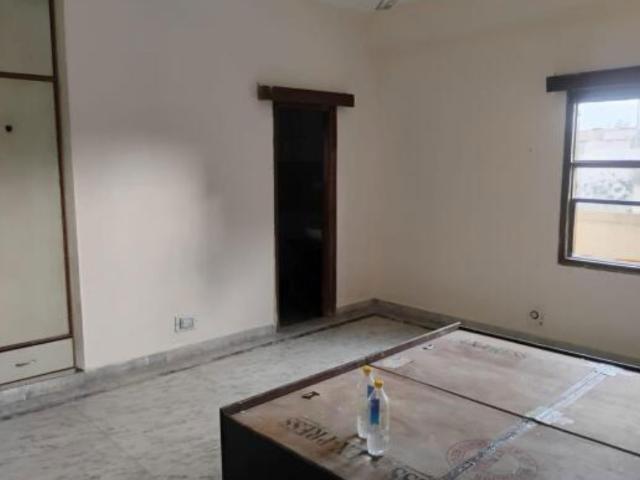 Rental | 1 BHK + Servant Room 3229 Sq.Ft. Independent House in Sector 39