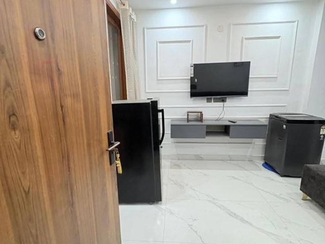 Rental | 1 BHK + Servant Room 500 Sq.Ft. Apartment in Palm Residency Chhatarpur