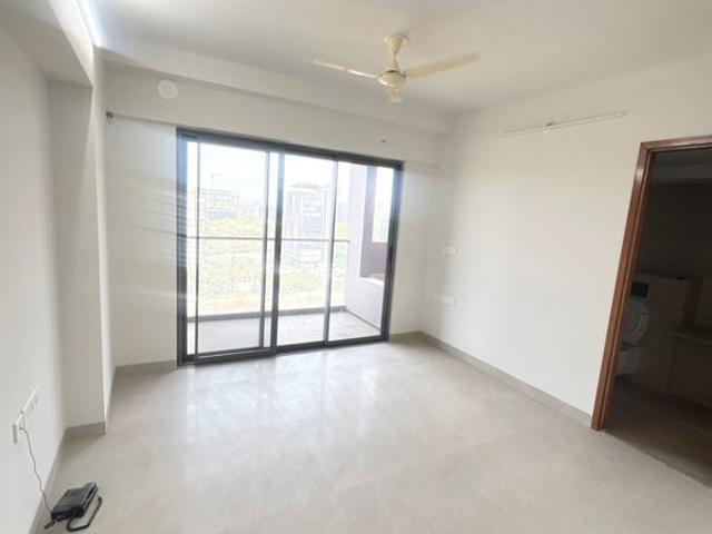 Rental | 1 BHK + Servant Room 900 Sq.Ft. Apartment in Magarpatta City Iris