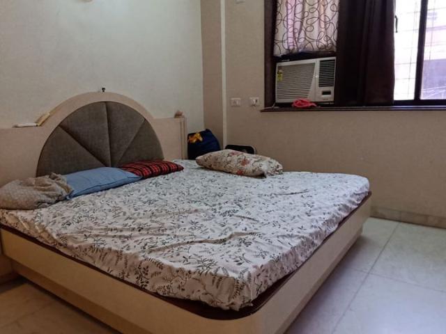 Rental | 1 BHK + Study Room 500 Sq.Ft. Apartment in Colaba