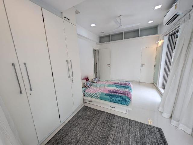 Rental | 1 BHK + Pooja Room 850 Sq.Ft. Apartment in Ashray CHS Bandra West