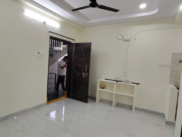 Rental | 1 BHK + Prayer Room,Servant Room,Study Room 600 Sq.Ft. Apartment in Golden Tulip Kondapur