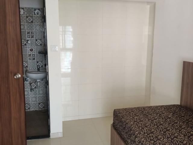 Rental | 1 BHK + Prayer Room,Servant Room,Study Room,Extra Room,Basement,Store Room 450 Sq.Ft. Apartment in Raunak Heights