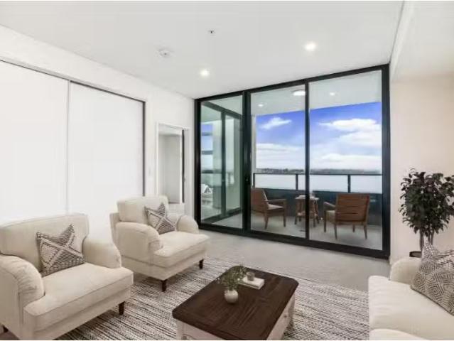Nice 1 BR 402/5 Village Place, Kirrawee Apartment for rent Li.