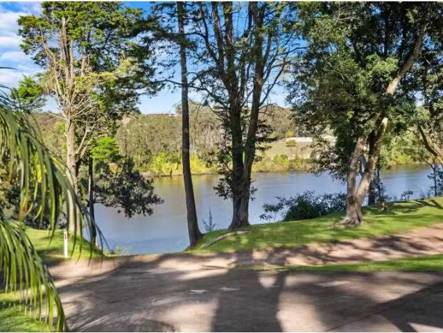 Rental! 1 BR 40a Holmes Drive, Cumberland Reach Apartment for.