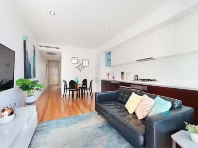Just in! 1 BR 4/19 Young Street, Neutral Bay Apartment for ren.