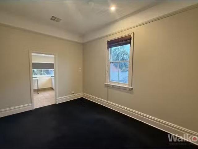 Just in! 1 BR 4/34 Bull Street, Cooks Hill Apartment for rent.