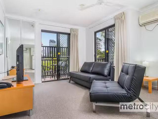 Deal! 1 BR 4/49 Russell Street, South Brisbane, QLD 4101