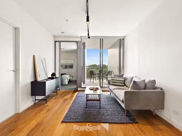 For Rent! 1 BR 504/12 Trenerry Crescent, Abbotsford, VIC 3067
