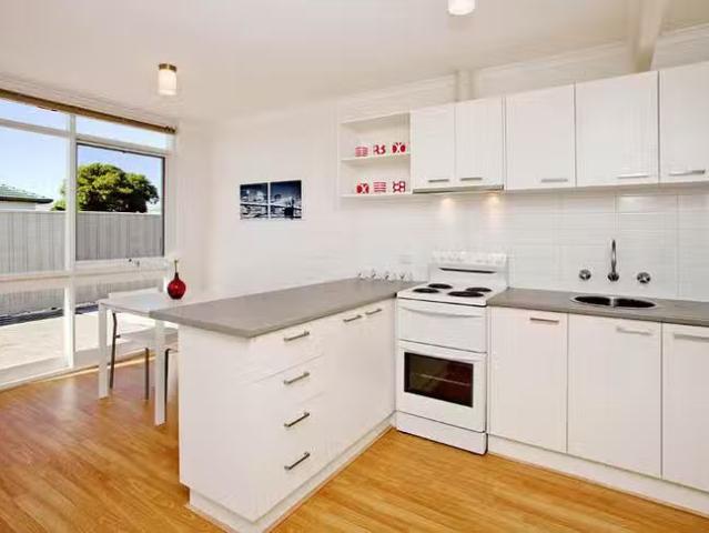 Rental! 1 BR 5/29 Knight Avenue, Herne Hill, VIC 3218
