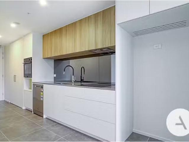 Just in! 1 BR 611/327 Northbourne Avenue, Lyneham Apartment fo.