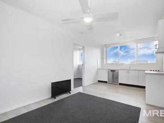 Deal! 1 BR 6/52 Baker Street, Richmond, VIC 3121