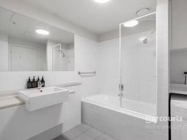 Nice 1 BR 701/250 Elizabeth Street, MELBOURNE, VIC 3000 Apar.