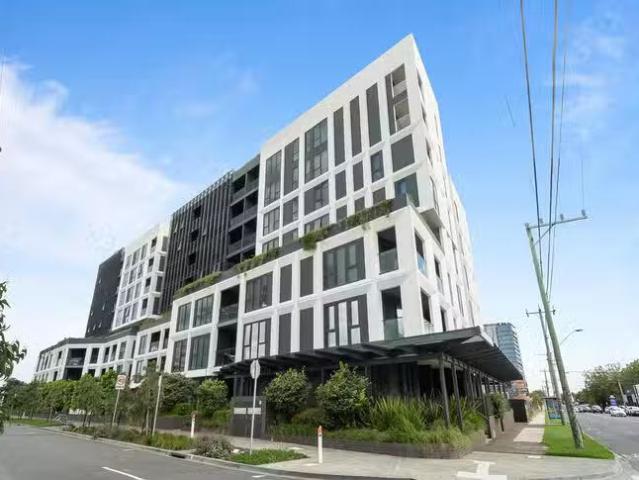 Unique 1 BR 702/111 Parkview Road, Alphington, VIC 3078