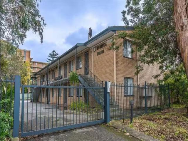 Unique 1 BR 8/81 Leonard Street, VICTORIA PARK Apartment for r.