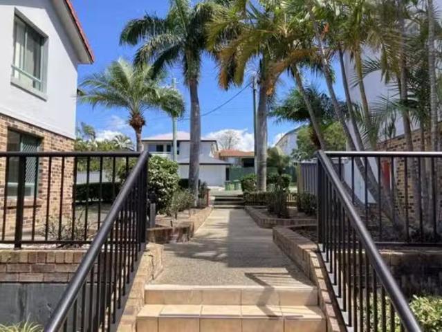 Cheap 1 BR 8 Tweed Street, Southport, QLD 4215