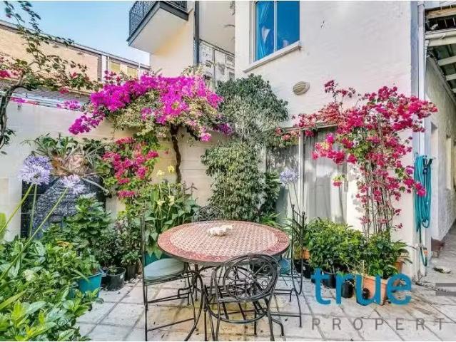 For Rent! 1 BR 9/152 Flinders Street, Paddington House for ren.