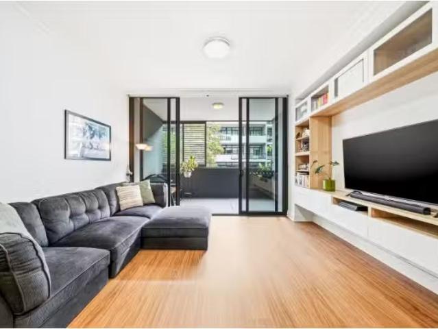 Cheap 1 BR 103B/2 Timbrol Avenue, Rhodes Apartment for rent L.