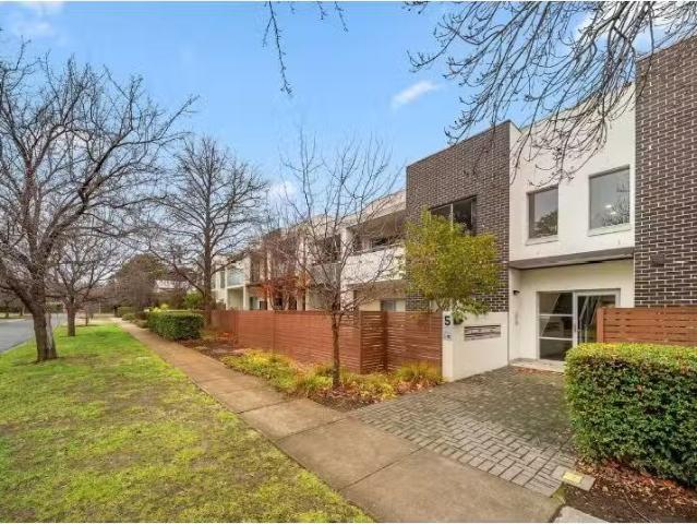 Charming 1 BR 10/5 Verdon Street, O'connor Apartment for rent.