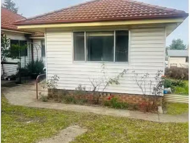 Unique 1 BR 1/118 Erskine Street, Armidale Apartment for rent.