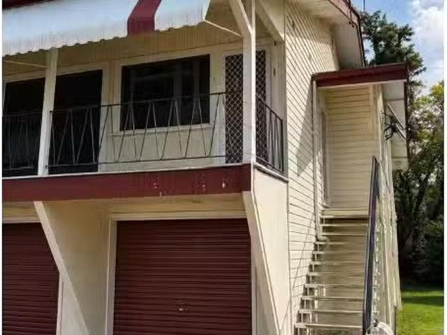 Nice 1 BR 1/11 Brand Street, Moree Apartment for rent Listed.