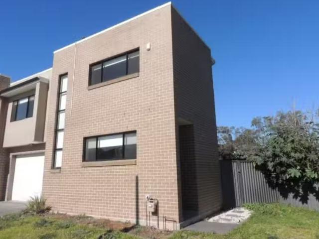 Deal! 1 BR 1/39 Tall Tree Drive, Glenmore Park Apartment for r.