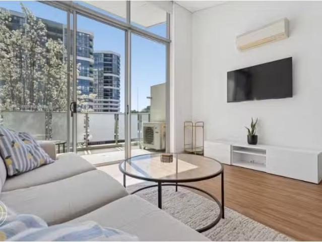 Charming 1 BR 177/116 Easty Street, Phillip Apartment for rent.
