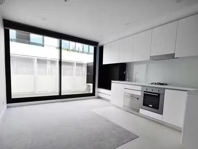For Rent! 1 BR 206/135 Roden Street, West Melbourne, VIC 3003