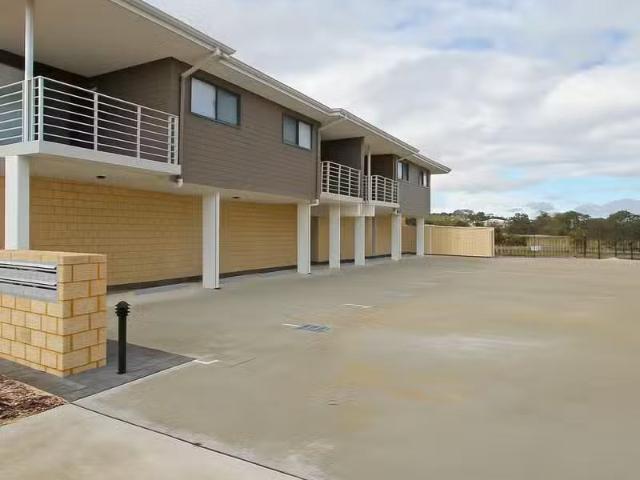 Unique 1 BR 2B/4 Adnata Road, BEELIAR, WA 6164 Unit for Rent