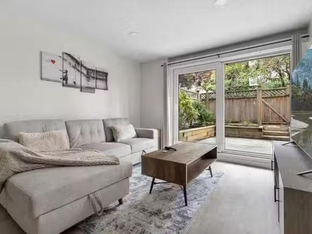 Deal! 1 BR 2nd Street East