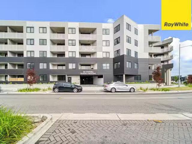 Nice 1 BR 311/26 Cynthea Teague Crescent, Greenway, ACT 2900