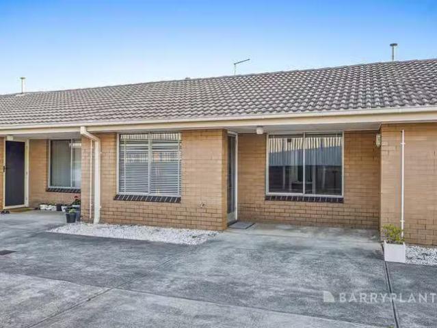 Deal! 1 BR 3/406 Drummond Street North, Ballarat Central, VIC.