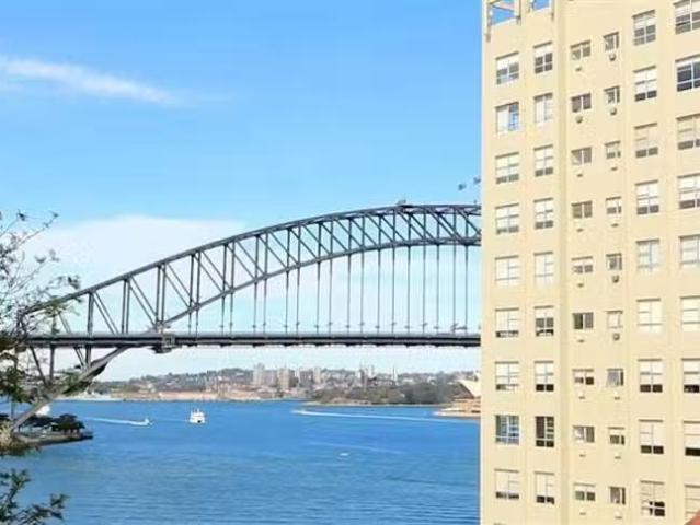 Just in! 1 BR 34/17 East Crescent Street, Mcmahons Point, NSW.