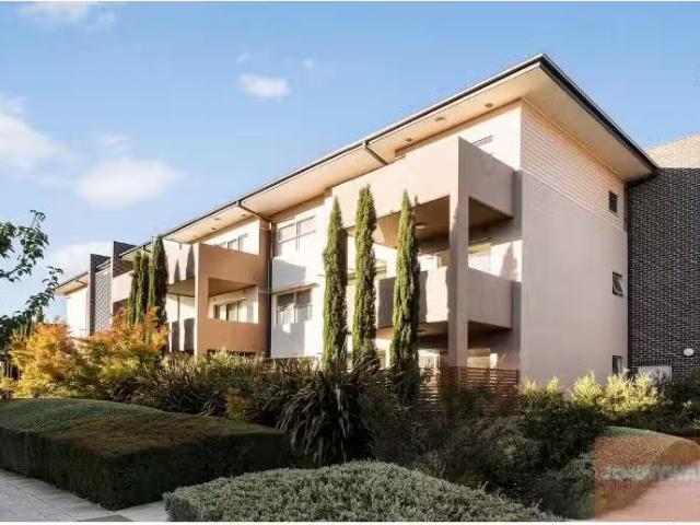 For Rent! 1 BR 34/121 Easty Street, Phillip Apartment for rent.