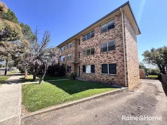 Nice 1 BR 3/43 Gipps Street, West Tamworth, NSW 2340