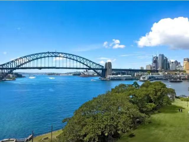 Just in! 1 BR 39/14 28 Blues Point Road, Mc Mahons Point Apart.