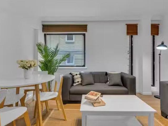 Deal! 1 BR Upper Thames Street